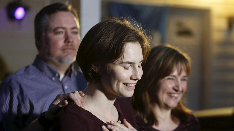 Amanda Knox talks to the press surrounded by family outside her mother's home in Seattle, Washington