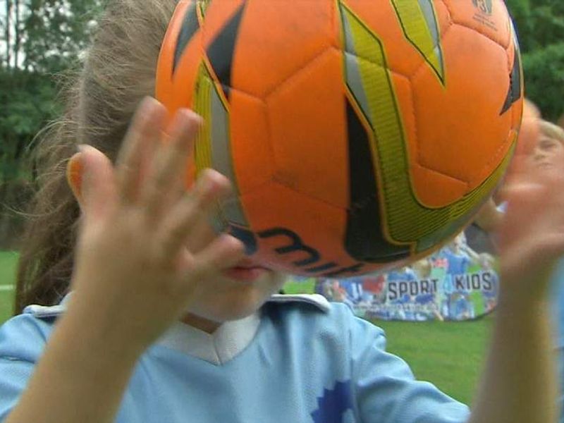 US Soccer ban heading the ball for children over fears of concussion and  head injuries, The Independent