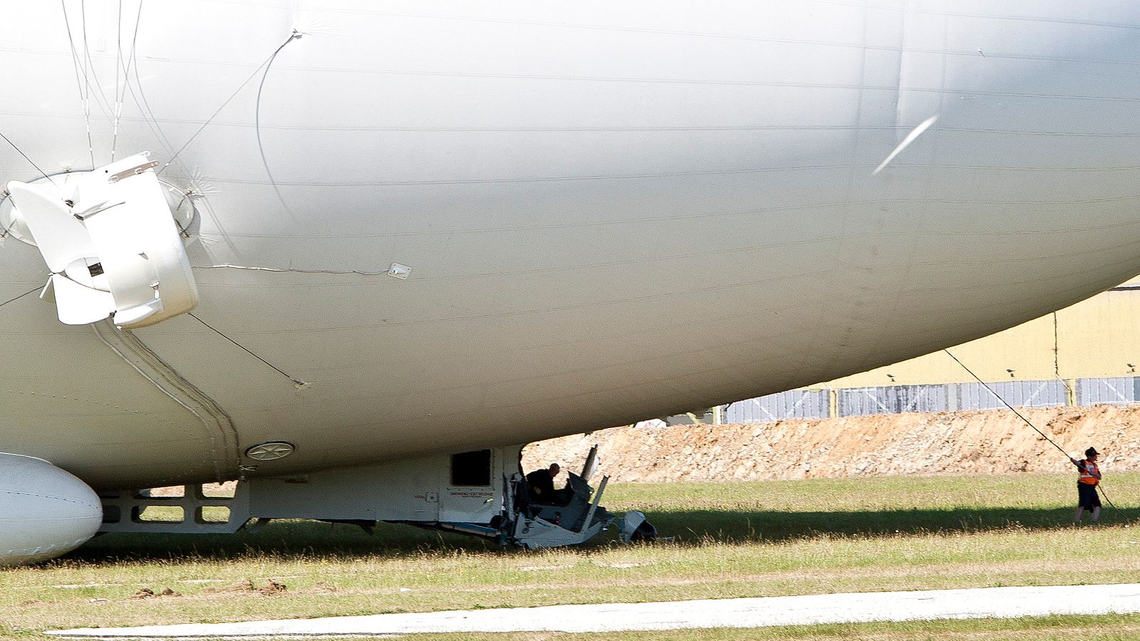 Airlander Flying Bum Crashes On Test Flight Uk News Sky News