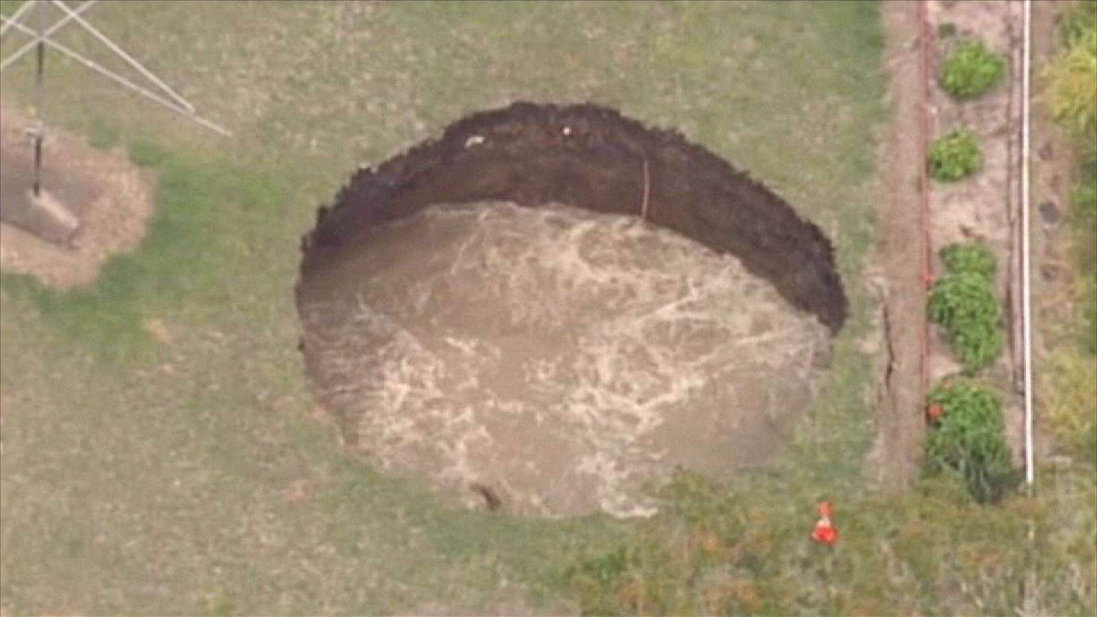 Sinkhole Stuns Queensland Residents | World News | Sky News