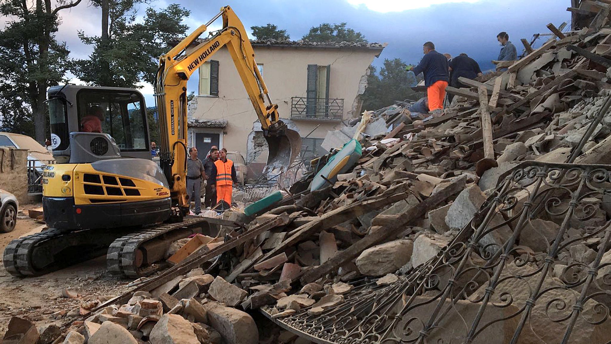 At Least 159 Dead In Italy Earthquake As Towns Turned To Ruins World