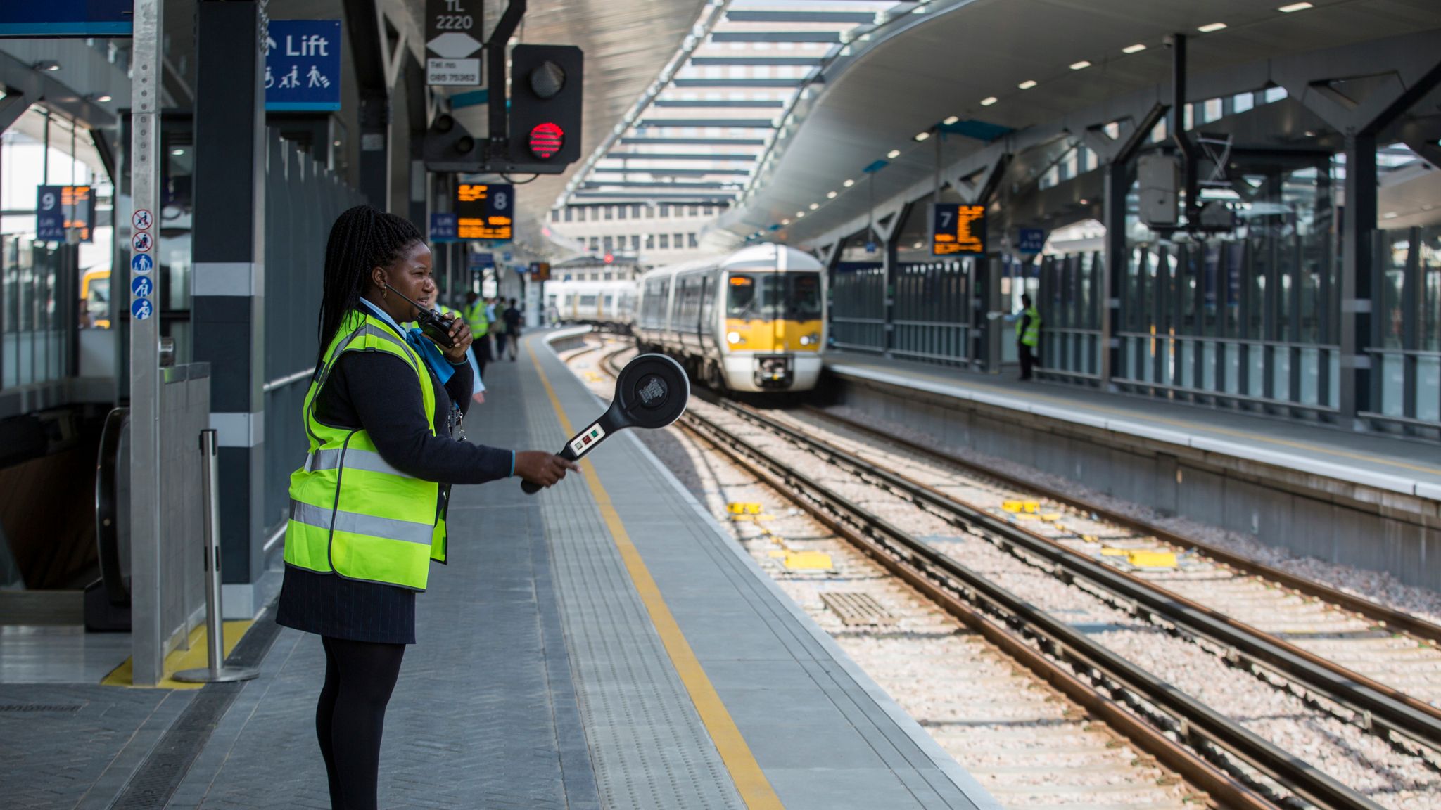 Look the train arrive