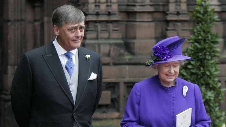 The Duke of Westminster with the Queen in 2004