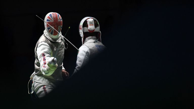 Great Britain&#39;s Richard Kruse (L) competes against Algeria&#39;s Victor Hamid Sintes during their men&#39;s individual foil qualifying bout