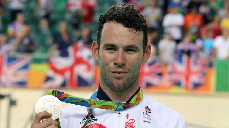 Great Britain's Mark Cavendish with his silver medal 