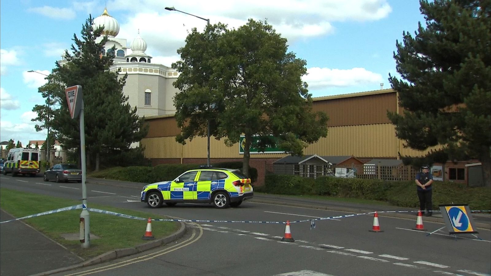 Police arrest 55 after 'sword-wielding gang' storm Sikh temple | UK ...