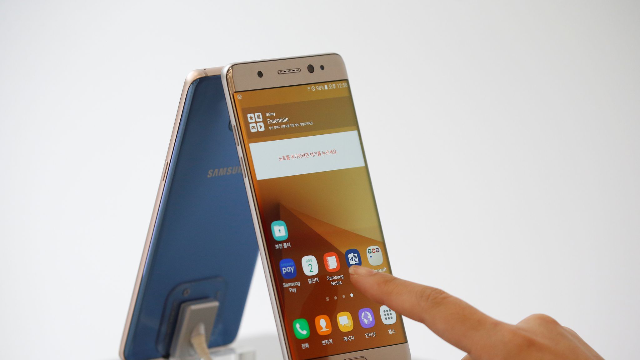 Samsung Halts Galaxy Note 7 Sales After Battery Explosions | UK News ...
