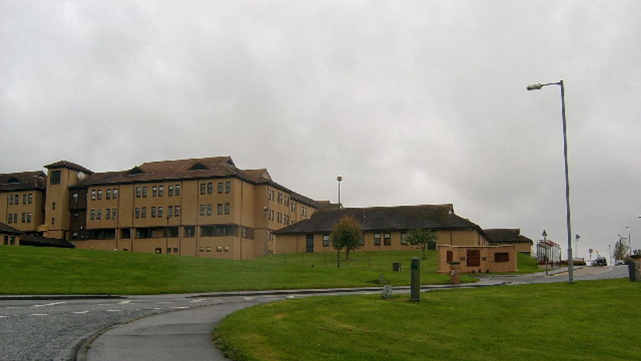 Forth valley royal hospital. Морристонский госпиталь/ Уэльский университет. Ayrshire Hospice. Ayr uk. NHS Scotland Covid vacinations.