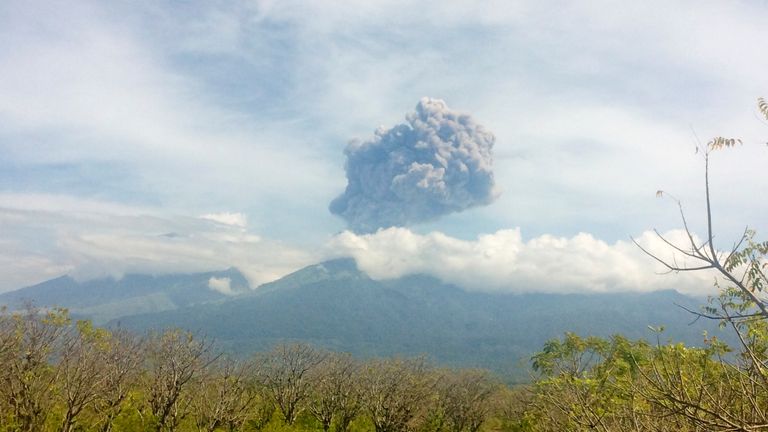 The ash cloud from erupting Mt Barujari was sent more than 2km into the air, according to experts.