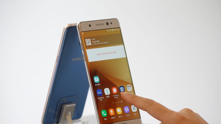 Samsung suspends sales of its Galaxy Note 7 smartphone