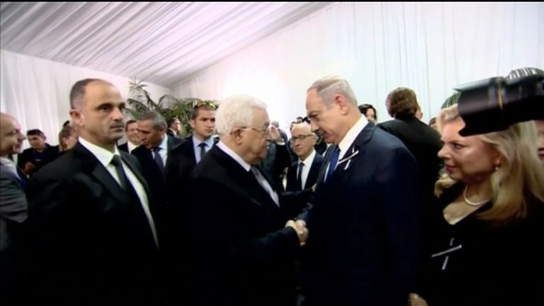 Palestinian President Mahmoud Abbas and Israeli Prime Minister Benjamin Netanyahu shake hands at Shimon Peres funeral.