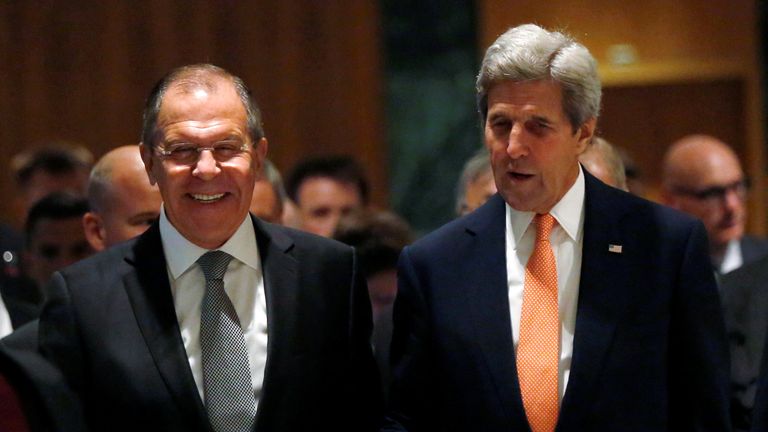 Sergei Lavrov (L) and John Kerry are meeting in Geneva to discuss the Syrian crisis