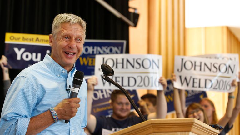 Libertarian presidential candidate Gary Johnson talks to a crowd of supporters