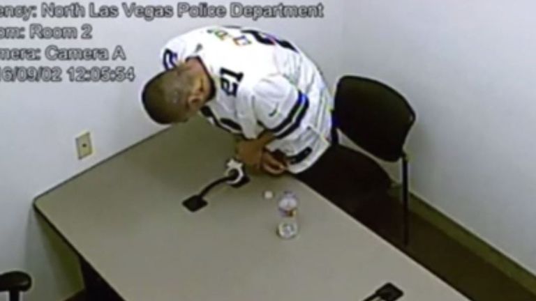 Murder Suspect Filmed Snapping Handcuffs To Escape Vegas Police Interview World News Sky News 1533