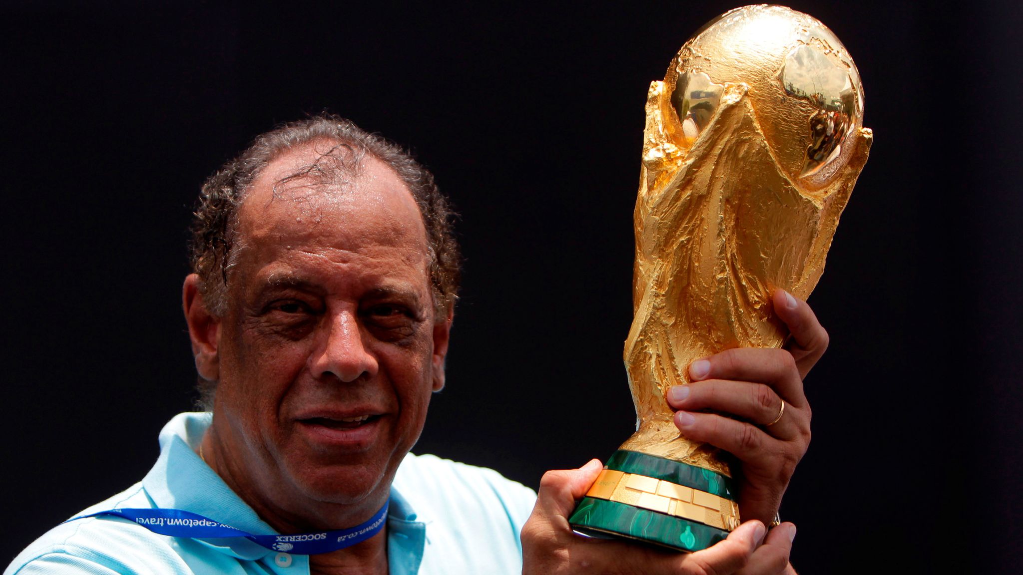 Brazilian football legend Carlos Alberto dies after heart attack at 72 ...