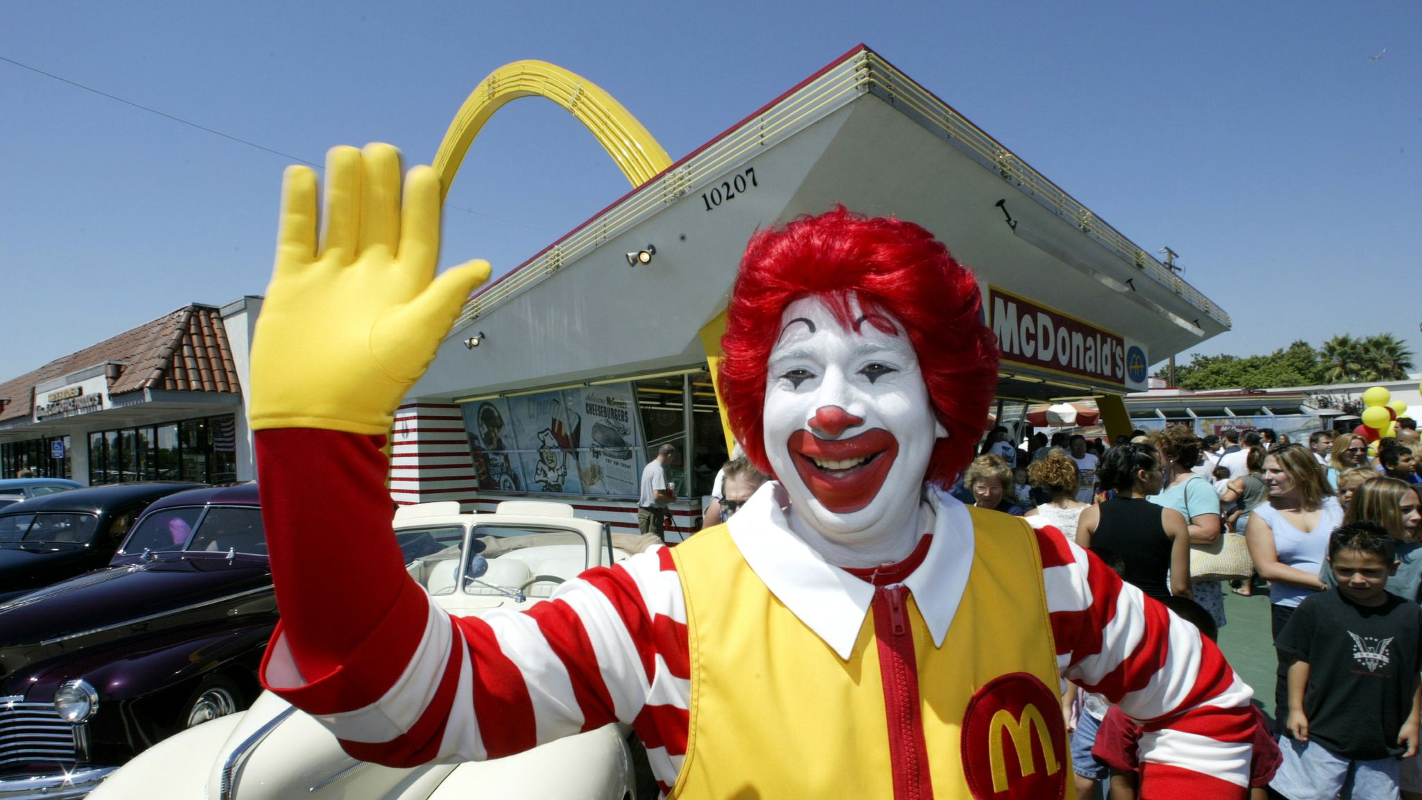 Shares rise as McDonald's serves up third quarter sales boost