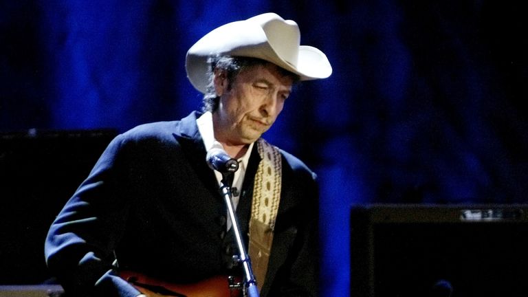 Rock musician Bob Dylan performs at the Wiltern Theatre in Los Angeles in this May 5, 2004 file photo. REUTERS/Rob Galbraith/Files