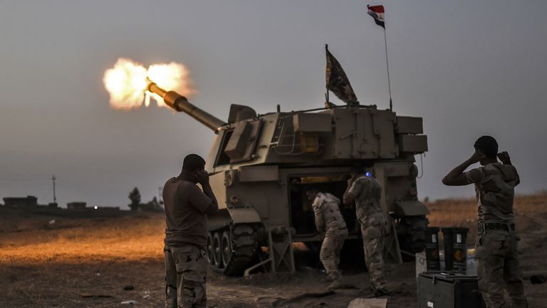 Iraqi forces fire a M109 self-propelled howitzer towards the village of Al-Muftuya from a position in Kani al-Harami