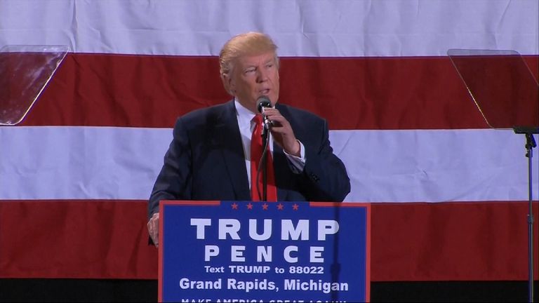 Donald Trump praises the FBI for new investigation into Hillary Clinton&#39;s emails at rally in Michigan