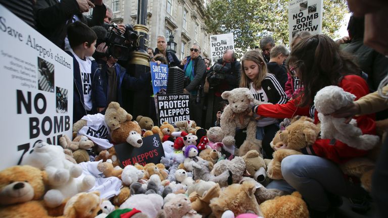 Hundreds gather in London to protest against bombing in Aleppo