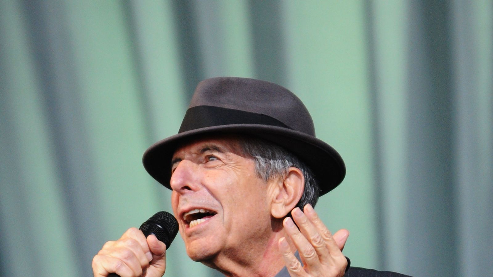 Singer-songwriter Leonard Cohen dies aged 82 | Ents & Arts News | Sky News