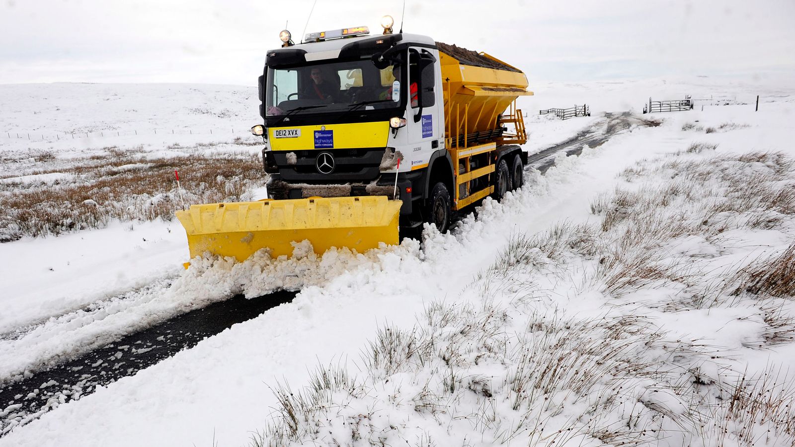 UK sees first strong snowfall in the north and Scotland | UK News | Sky ...