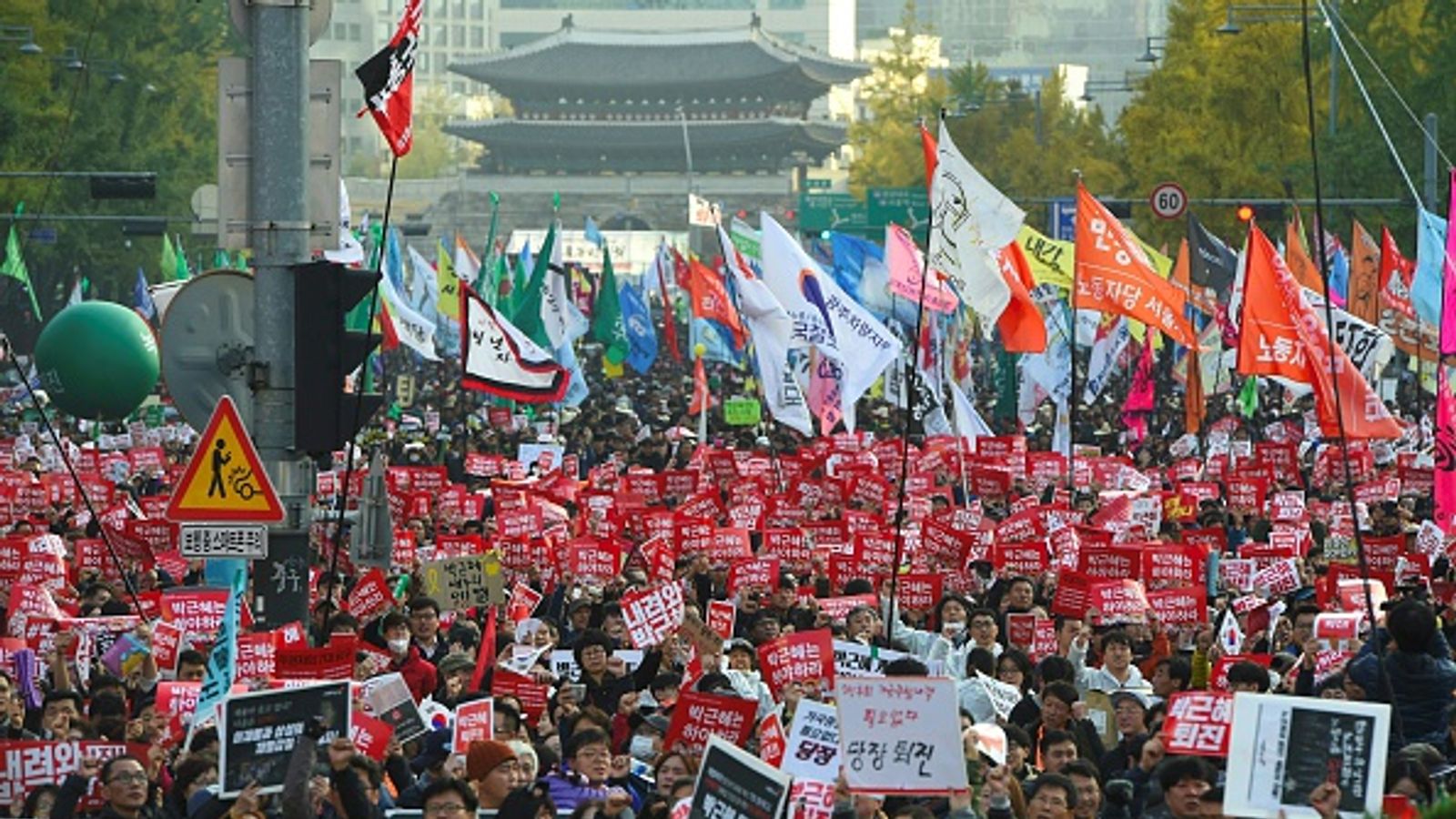 Protesters demand South Korean president Park Geun-hye resign | World ...