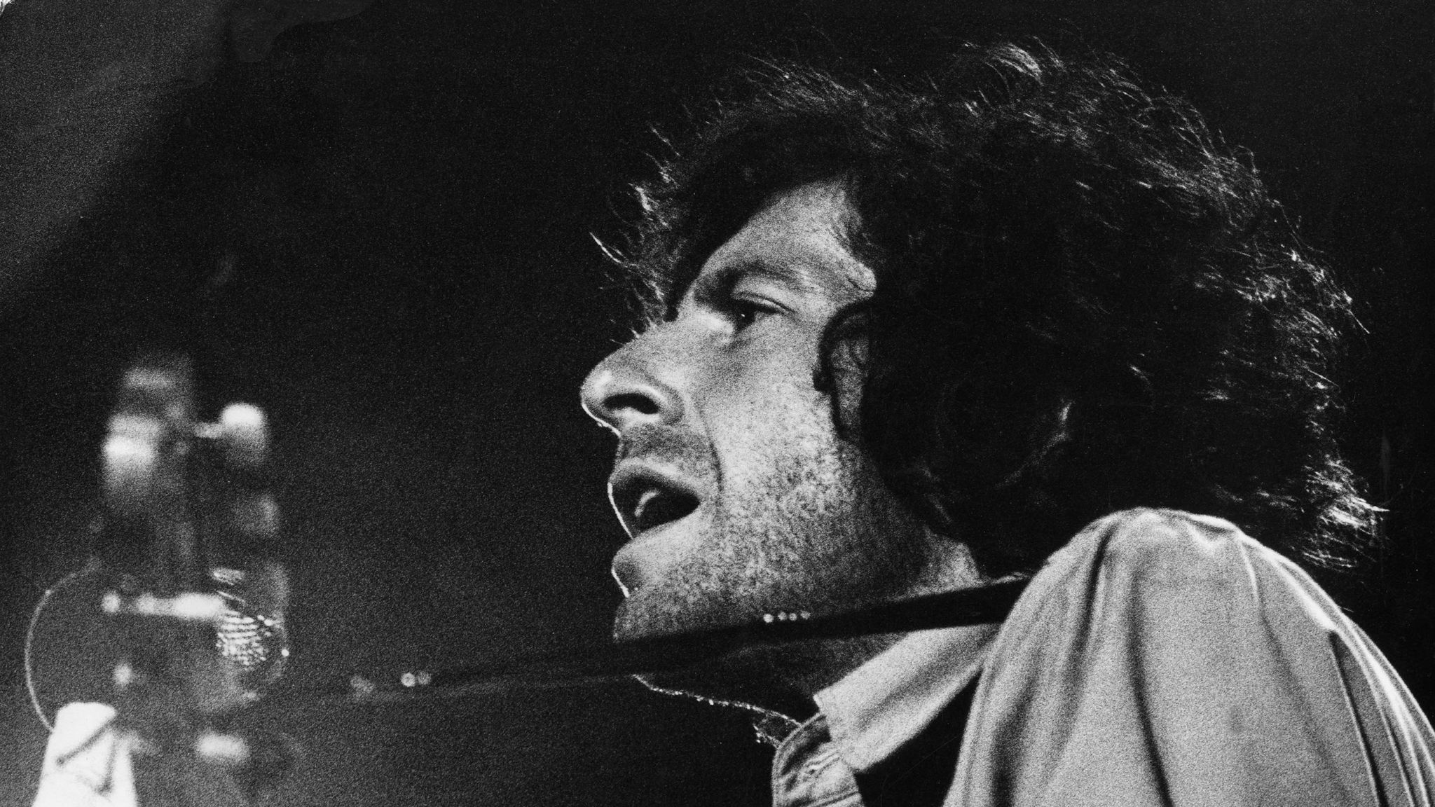 Singer-songwriter Leonard Cohen dies aged 82 | Ents & Arts News | Sky News