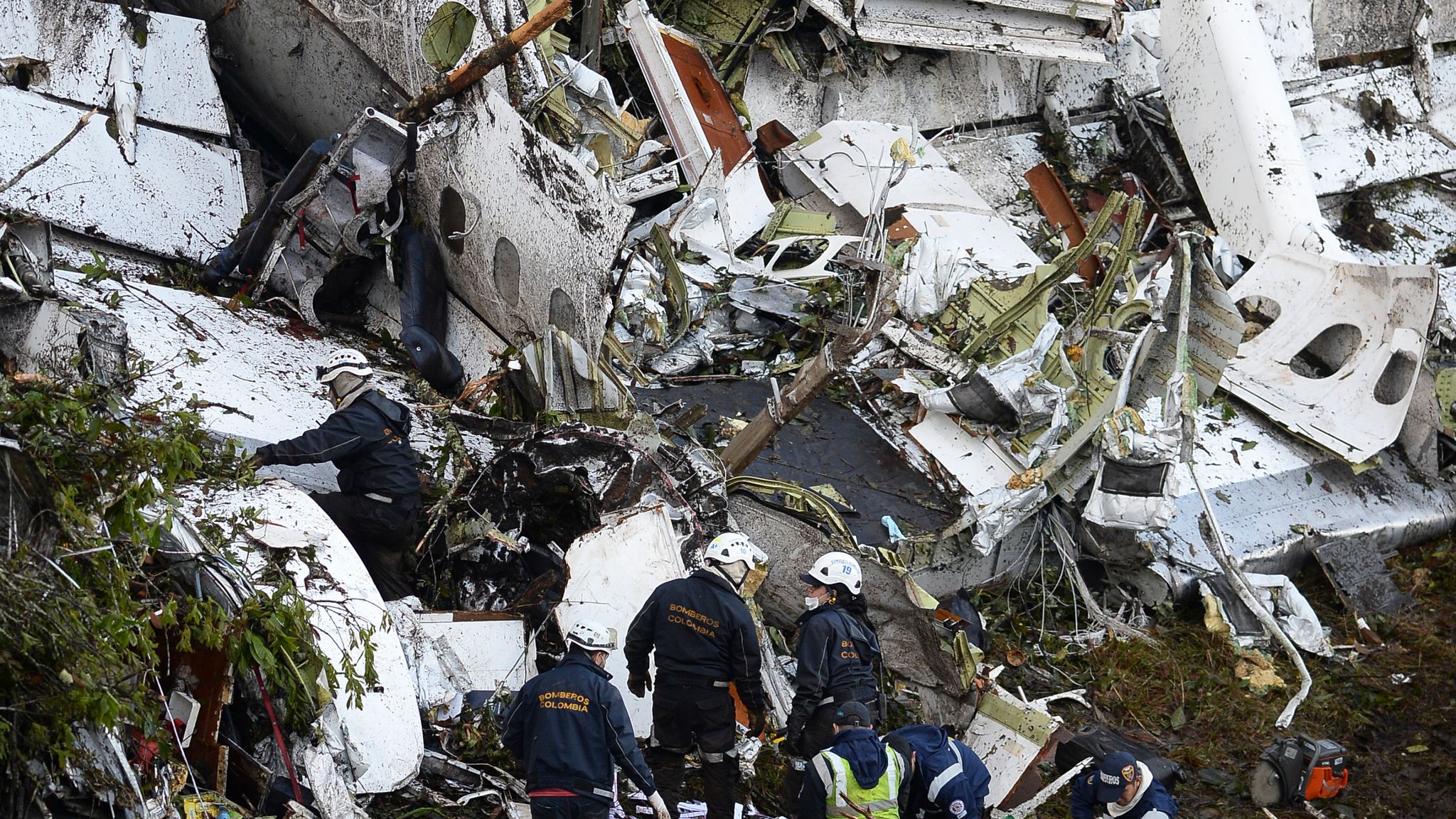 Brazilian soccer team's plane crashes in Colombia; 75 dead