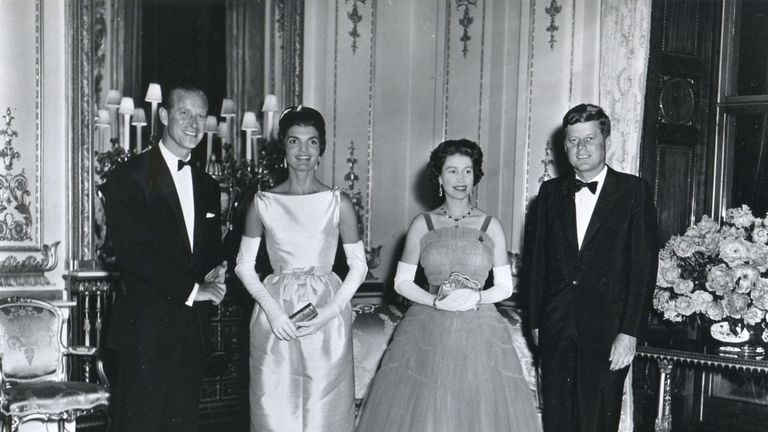 1961, London - President And Mrs. Kennedy Pose With Queen Elizabeth II And Prince Philip Before The Queen&#39;s Dinner Honoring The Kennedys At Buckingham Palace During The President&#39;s 1961 Visit
1961