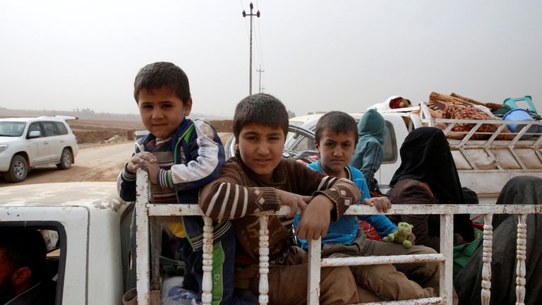 A displaced Iraqi family flees the IS controlled village of Abu Jarboa 