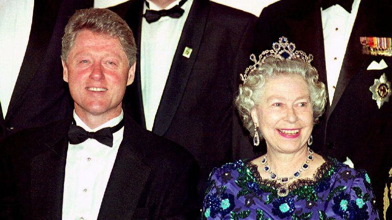 US President Bill Clinton and Britain's Queen Elizabeth II smile for the cameras during the group photo session at the Guildhall 04 June 1994 prior to a celebratory banquet for the 50th anniversary of the D-Day invasion of Normandy. (Photo credit should read GERRY PENNY/AFP/Getty Images)
