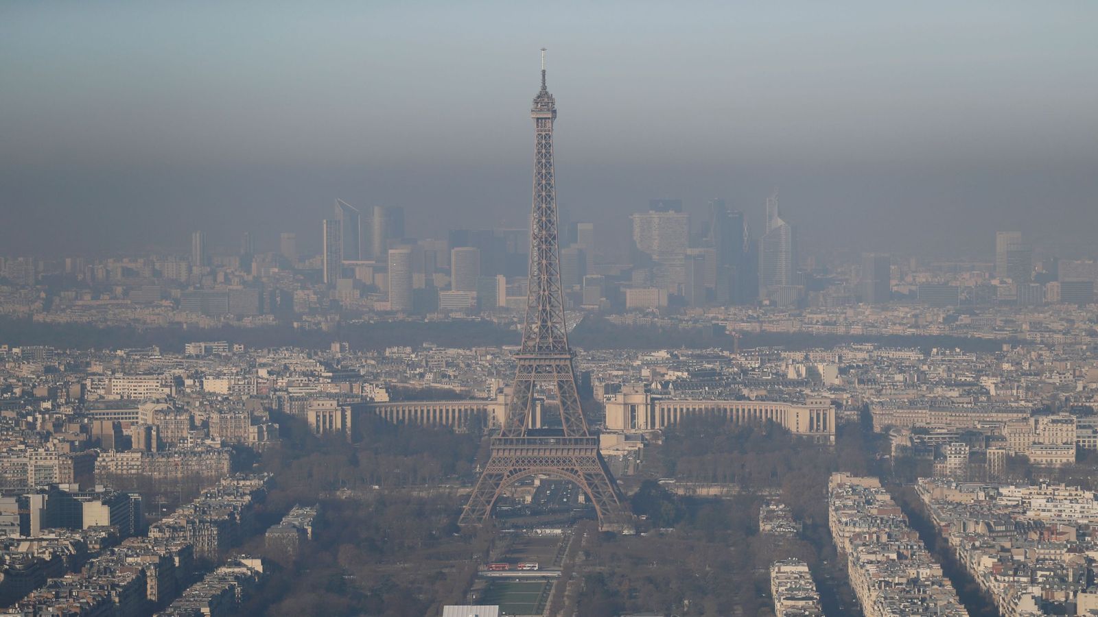 Paris Pollution 'worst For 10 Years' As Smog Causes Travel Chaos ...