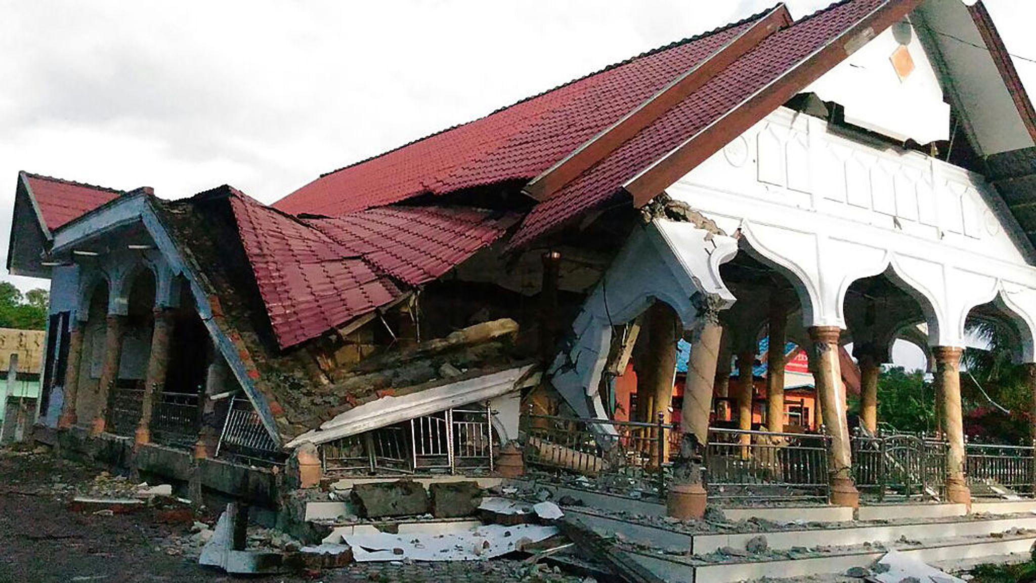 Earthquake In Indonesia S Aceh Province Kills At Least 97 World News Sky News