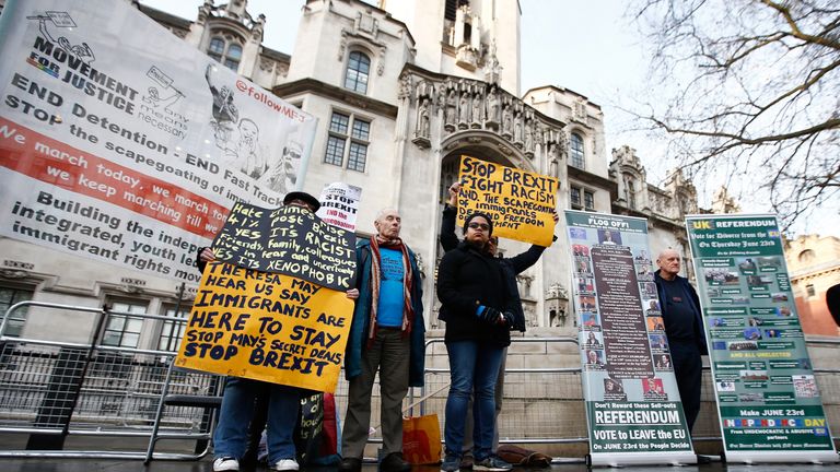 Pro and anti-Brexit protesters stand outside the Supreme Court 