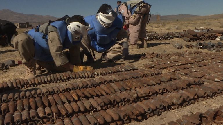 Yemen bomb disposal teams at work