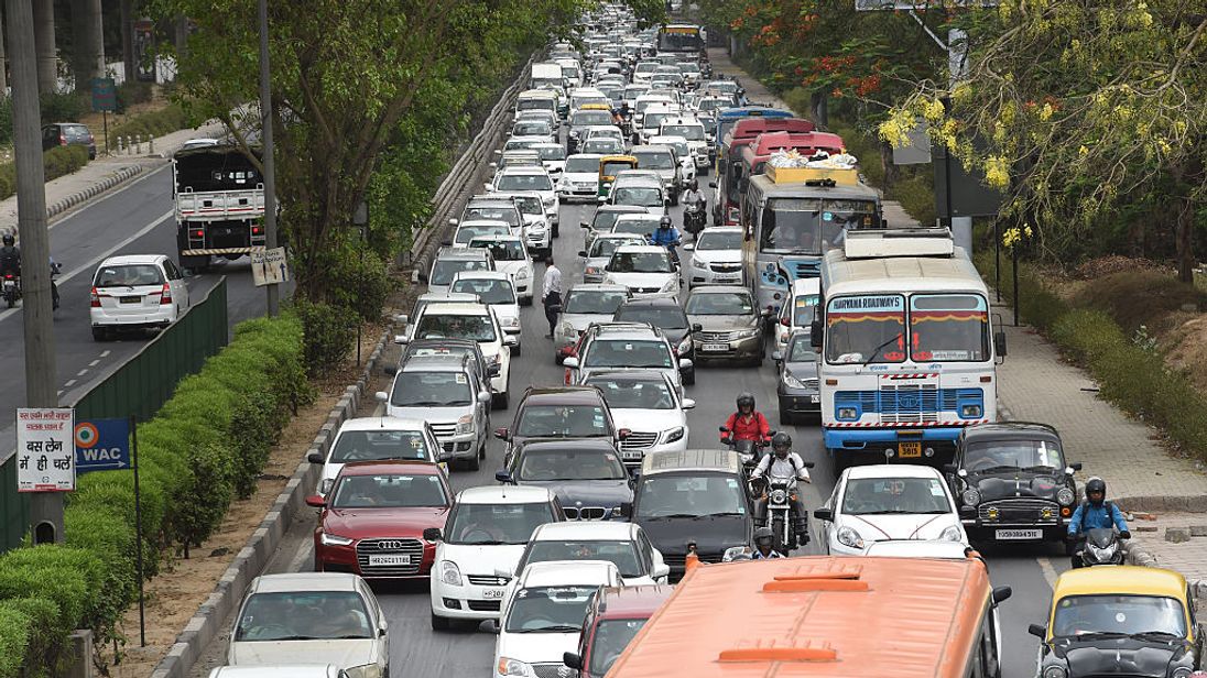 Living near busy roads increases dementia risk, study finds