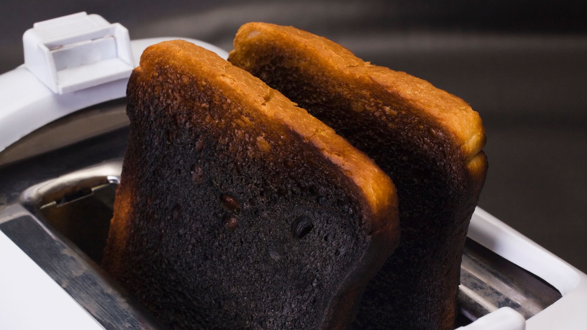 Eating burnt toast 'may increase cancer risk' | UK News | Sky News