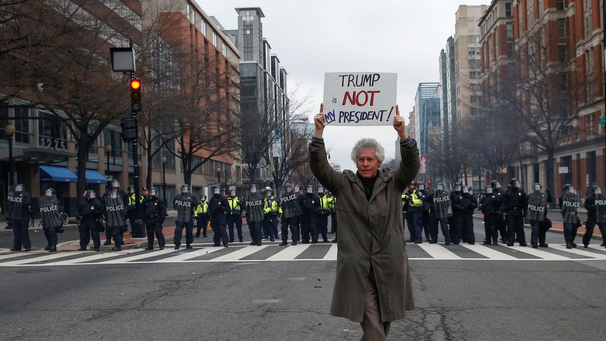 Protests in Washington after Trump inauguration Tear gas and stun