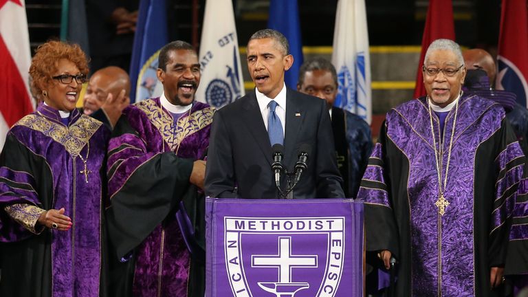 Barack Obama sings Amazing Grace after Charleston shooting