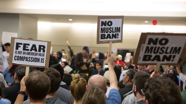 Protesters at Dallas-Forth Worth airport demonstrate against President Trump&#39;s travel ban order