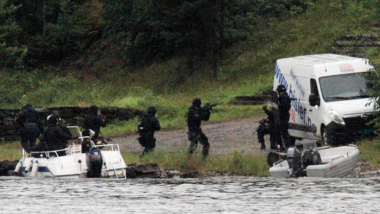 Les forces spéciales prennent d'assaut l'île d'Utoya avant l'arrestation de Breivik en 2011