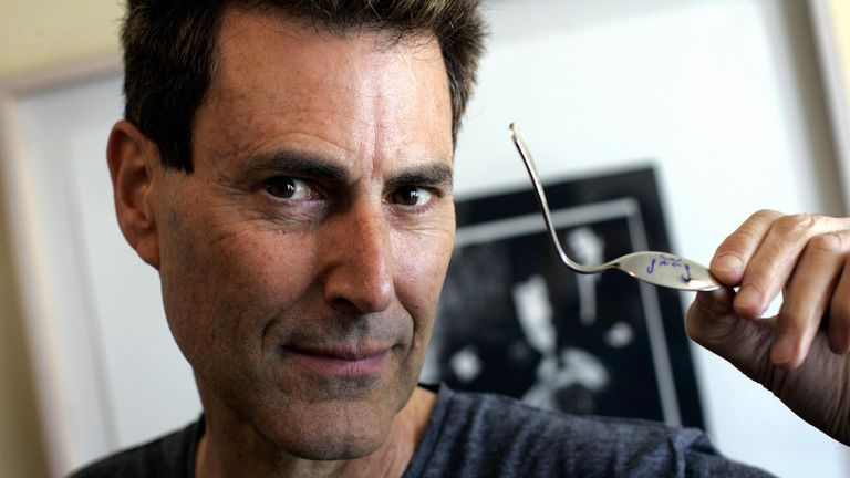 Uri Geller&#39;s claim to fame is bending spoons using only the power of his mind