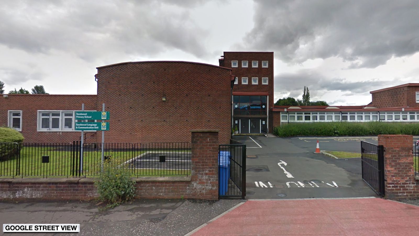 Parents banned from talking to teachers at Glasgow school after 'verbal