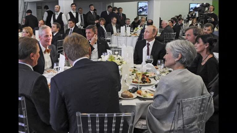 Michael Flynn (L) and Vladimir Putin at a Moscoq banquet in December 2015