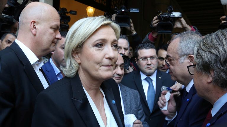 Marine Le Pen refused to wear headscarf
