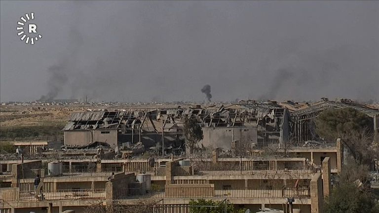 Smoke rises over western Mosul amid fighting between Iraqi government forces and Islamic State extremists.