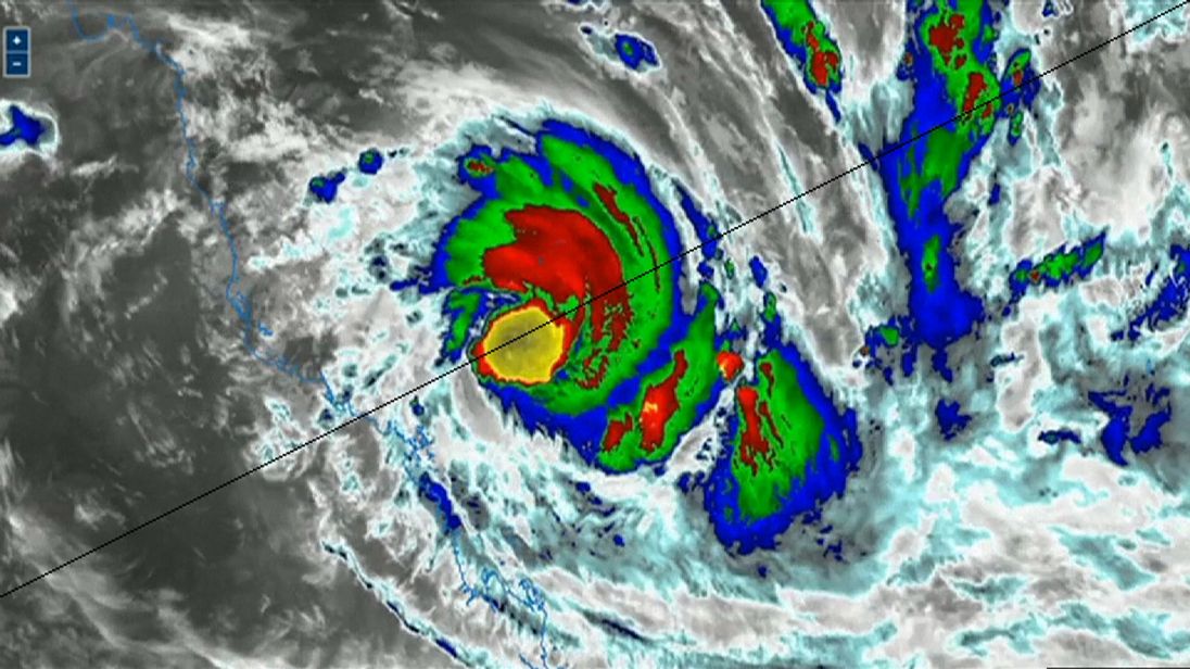 Cyclone Debbie Thousands Evacuated As Storm Bears Down On Queensland 4745