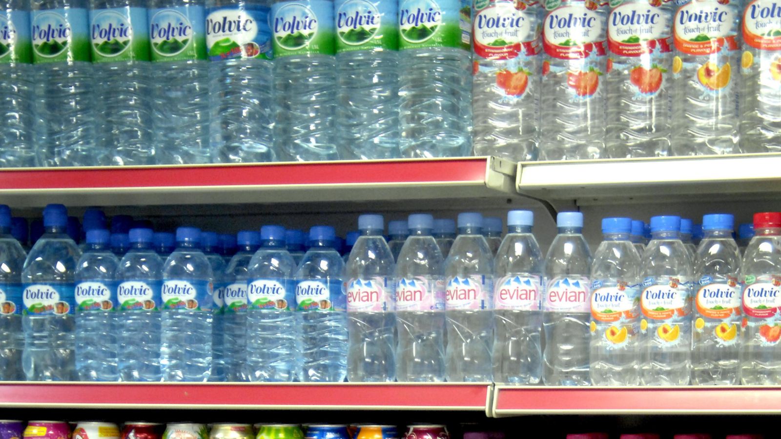 Deposit on drinks in plastic bottles considered to boost recycling