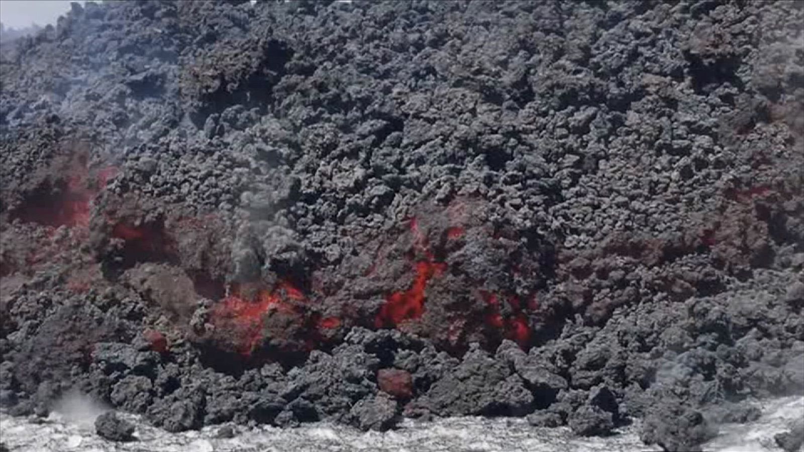People pelted with boiling rocks as Mount Etna erupts World News Sky News